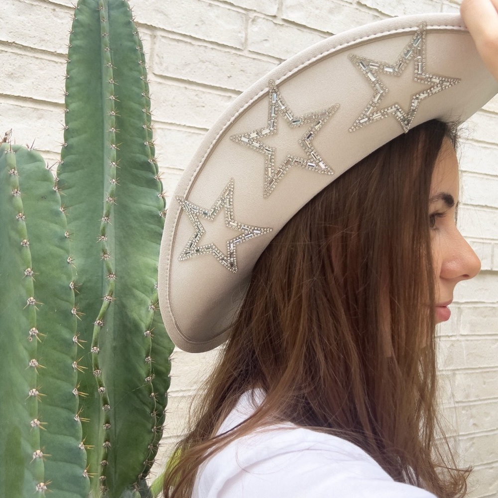 Star embellished ivory cowboy hat